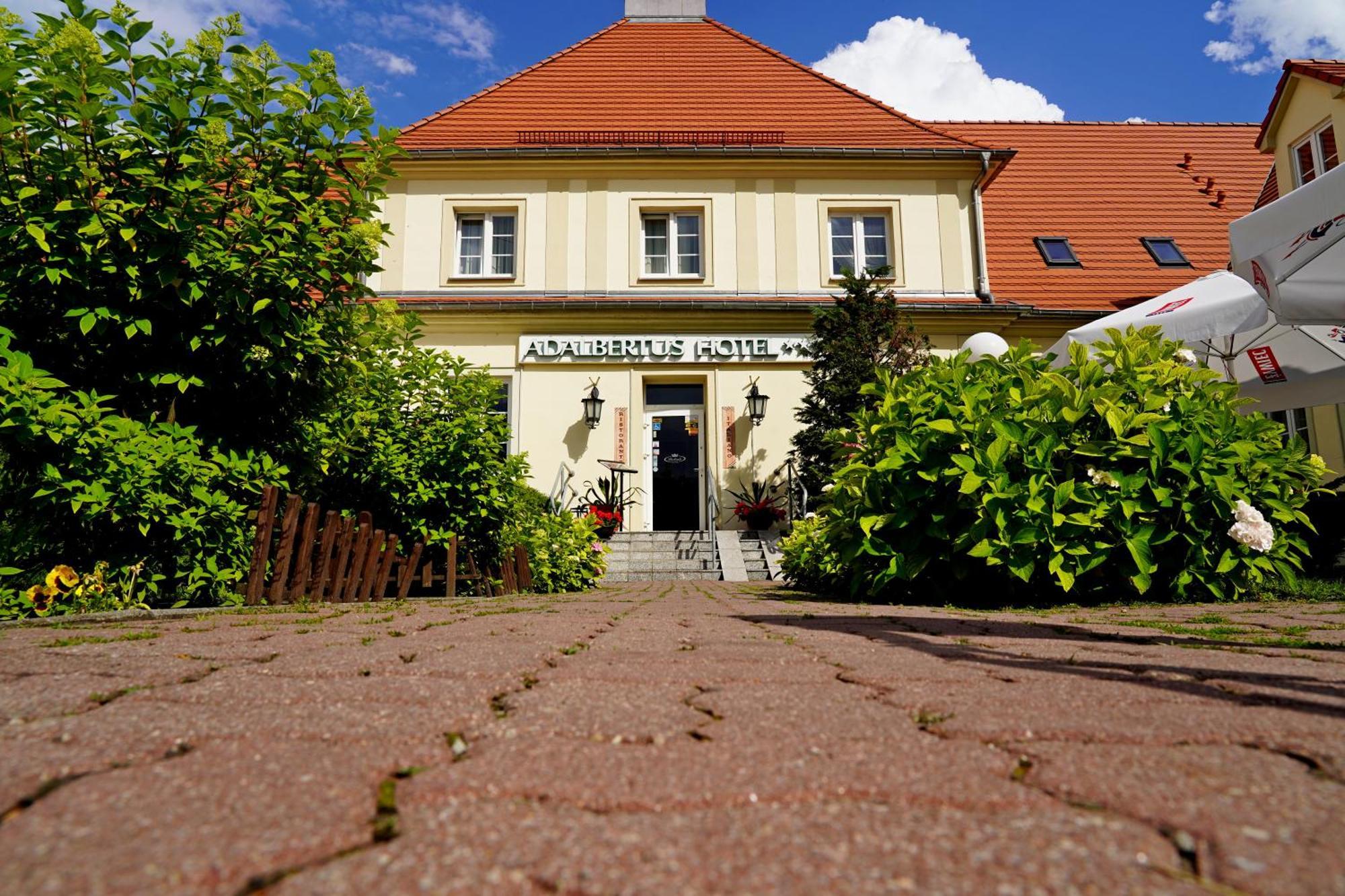 Hotel Adalbertus Gniezno Exterior photo