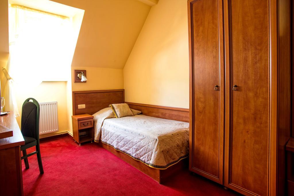Hotel Adalbertus Gniezno Room photo