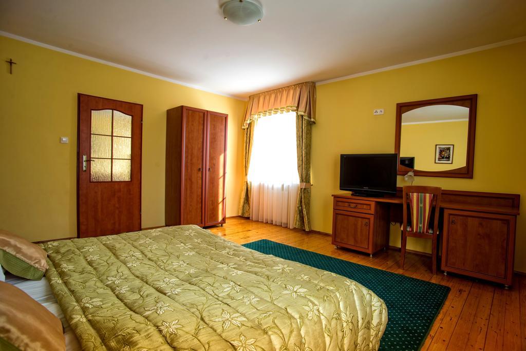 Hotel Adalbertus Gniezno Room photo